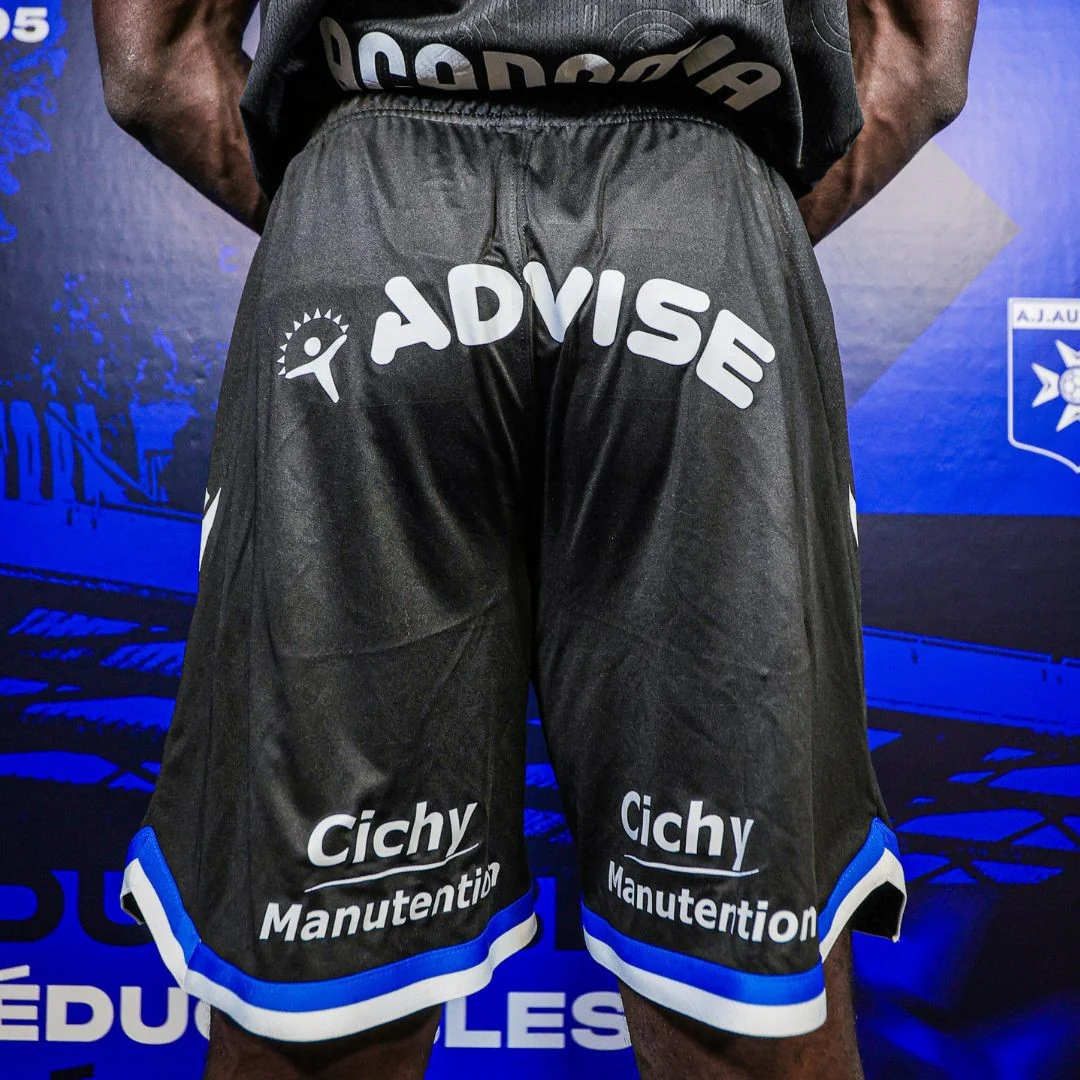 SHORT EXTÉRIEUR ADULTE AVEC SPONSORS 25/26 - Image 3